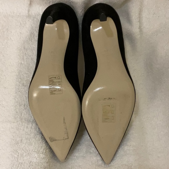 SOLD- Giorgio Armani Décolleté Suede Shoe - Picture 7 of 13